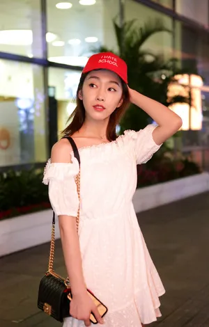 宣璐甜美元气机场照图片