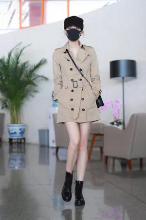 古力娜扎白皙美腿性感街拍图片