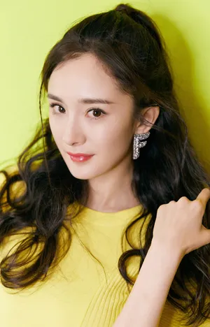 杨幂甜美俏丽时尚写真图片