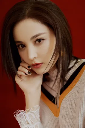 古力娜扎白衫短裙甜美写真图片