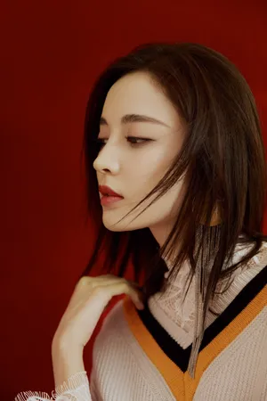 古力娜扎白衫短裙甜美写真图片_2