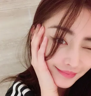 张天爱甜美俏皮自拍图片_3