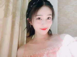白鹿仙气甜美写真图片
