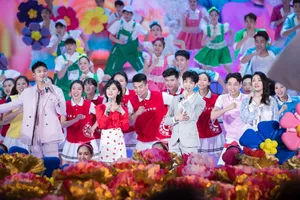 罗云熙五四青年晚会帅气图片_5