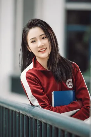 张可盈校园风甜美写真图片_4