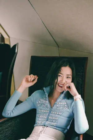 刘雯简约精致写真图片_2