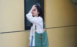 周雨彤简约清爽街拍图片_3