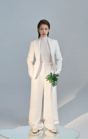 白鹿灵动率性写真图片