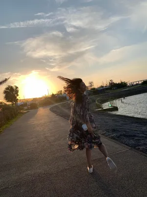 张子萱海边旅拍照图片