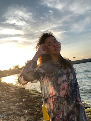 张子萱海边旅拍照图片_1