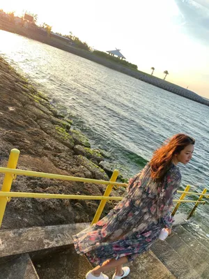 张子萱海边旅拍照图片_2