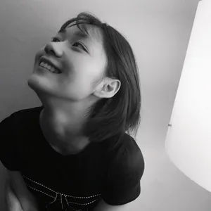 火箭少女101段奥娟黑白自拍照图片_2