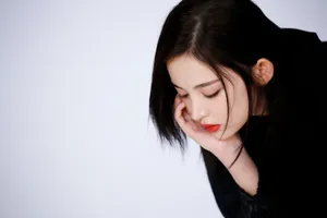 古力娜扎黑衣性感气质写真图片_3