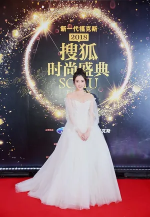 张可盈低胸礼服性感活动照图片_5