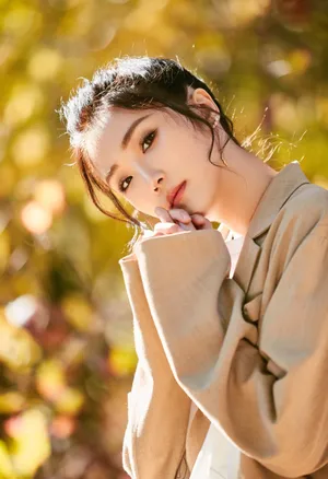张可盈秋日性感甜美写真图片