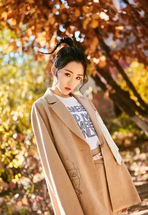 张可盈秋日性感甜美写真图片_4