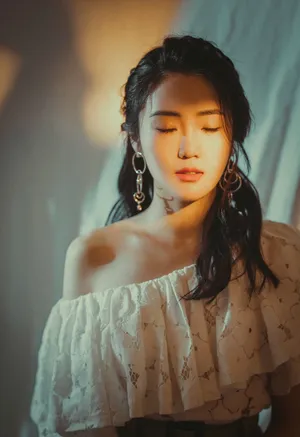 张可盈光影性感写真图片_2