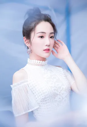 张可盈性感活动照图片