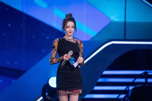 迪丽热巴最新综艺舞台照图片_5