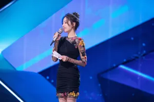 迪丽热巴最新综艺舞台照图片_6