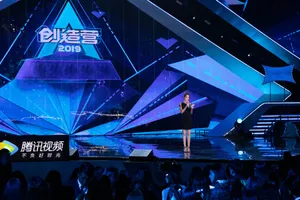 迪丽热巴最新综艺舞台照图片_7