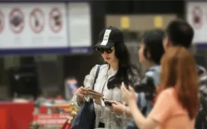 刘亦菲随性气质机场私服照图片_1