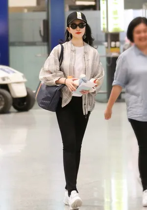 刘亦菲随性气质机场私服照图片_4
