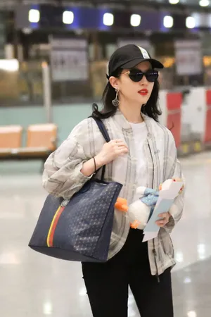 刘亦菲随性气质机场私服照图片_5