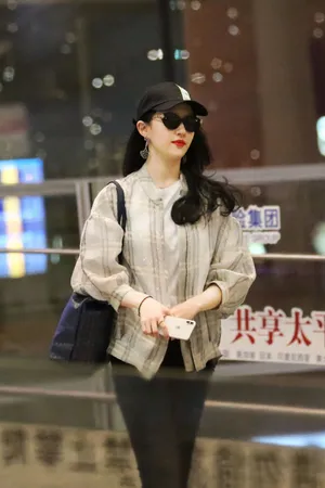 刘亦菲随性气质机场私服照图片_6