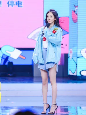 杨幂《快乐大本营》高清图片_2