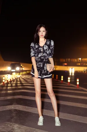 施予斐深夜机场性感写真图片_4