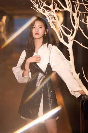 章若楠甜美俏皮阳光写真图片_2