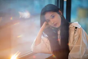章若楠甜美俏皮阳光写真图片_5