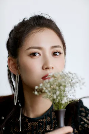 陈钰琪酷感甜美活动写真图片