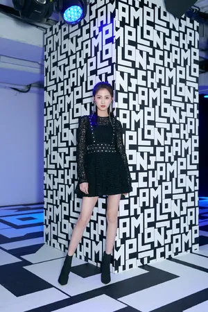 陈钰琪酷感甜美活动写真图片_6