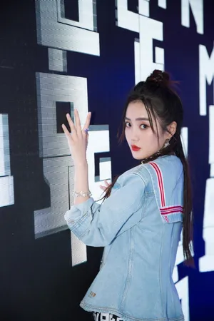 王梓薇酷帅脏辫时尚写真图片_8