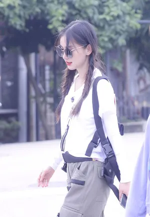 Angelababy《奔跑吧》俏皮路透图片