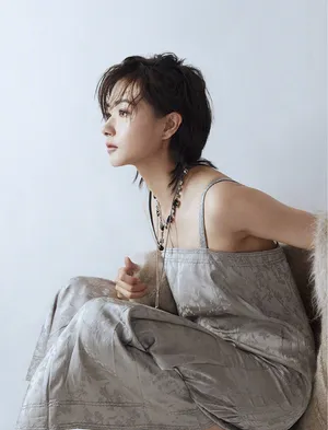 万茜性感时尚写真图片