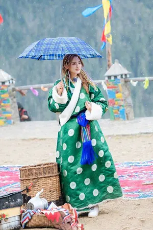 杨超越藏服彩辫唯美写真图片_3