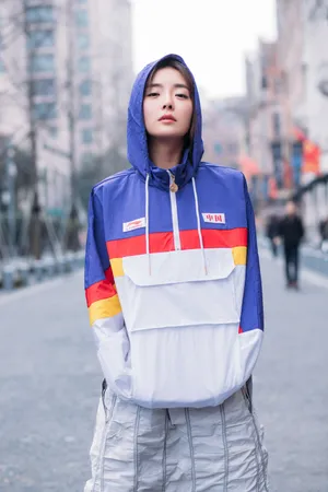 种丹妮清秀甜美街拍图片