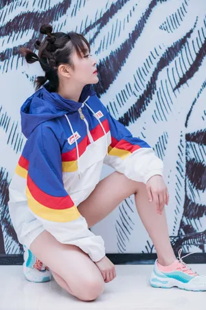 种丹妮清秀甜美街拍图片