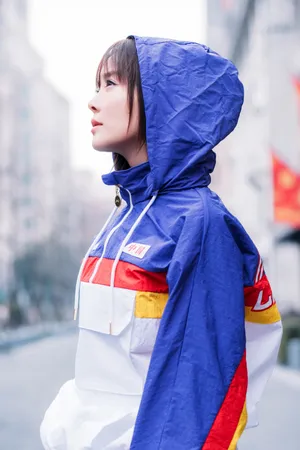 种丹妮清秀甜美街拍图片_3