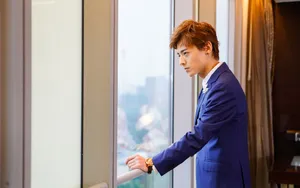 白澍蓝色西服帅气图片_4