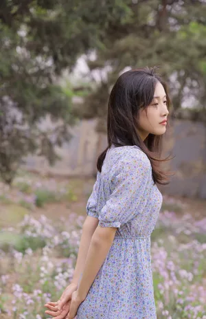 王双清新淡雅户外写真图片_6
