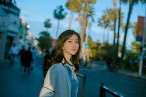 景甜甜美养眼街拍写真图片_2
