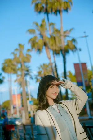 景甜甜美养眼街拍写真图片_7