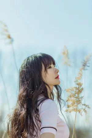 柳岩白皙性感田园写真图片_6