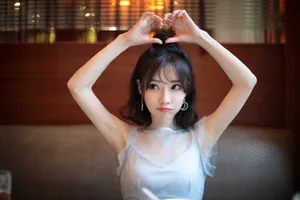 冯提莫甜美俏皮写真图片