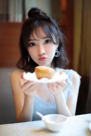 冯提莫甜美俏皮写真图片_3