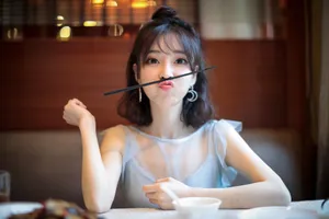 冯提莫甜美俏皮写真图片_4